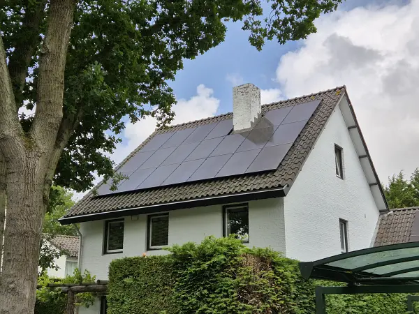 24 Zonnepanelen met Enphase Micro-omvormers & 10.5 kWh Thuisbatterij