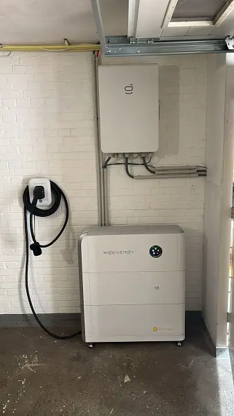 8 kWh Sigenergy thuisbatterij met DC-lader en 12 zonnepanelen